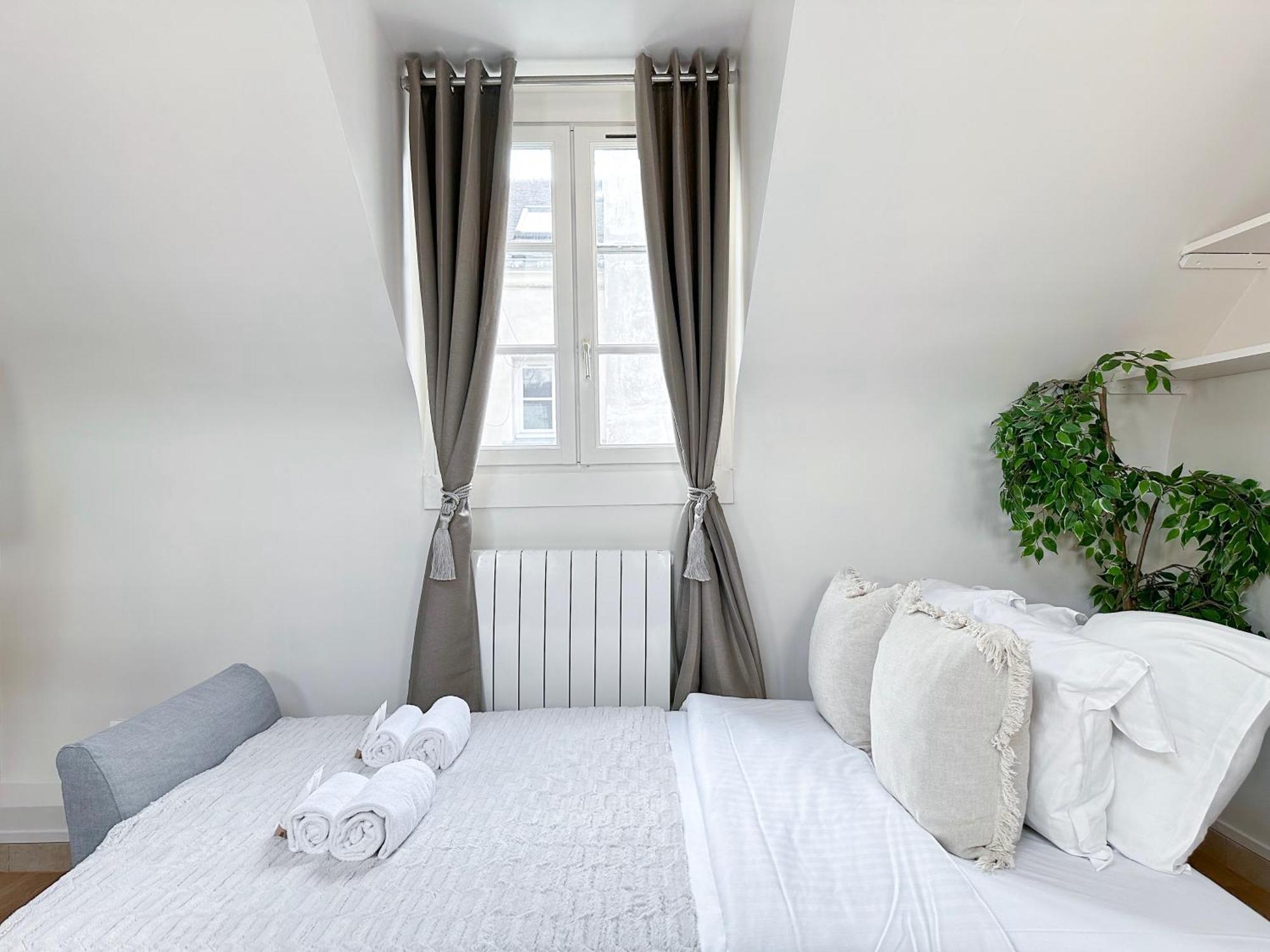 Unique & Beautiful Duplex In Saint-germain Appartement Parijs