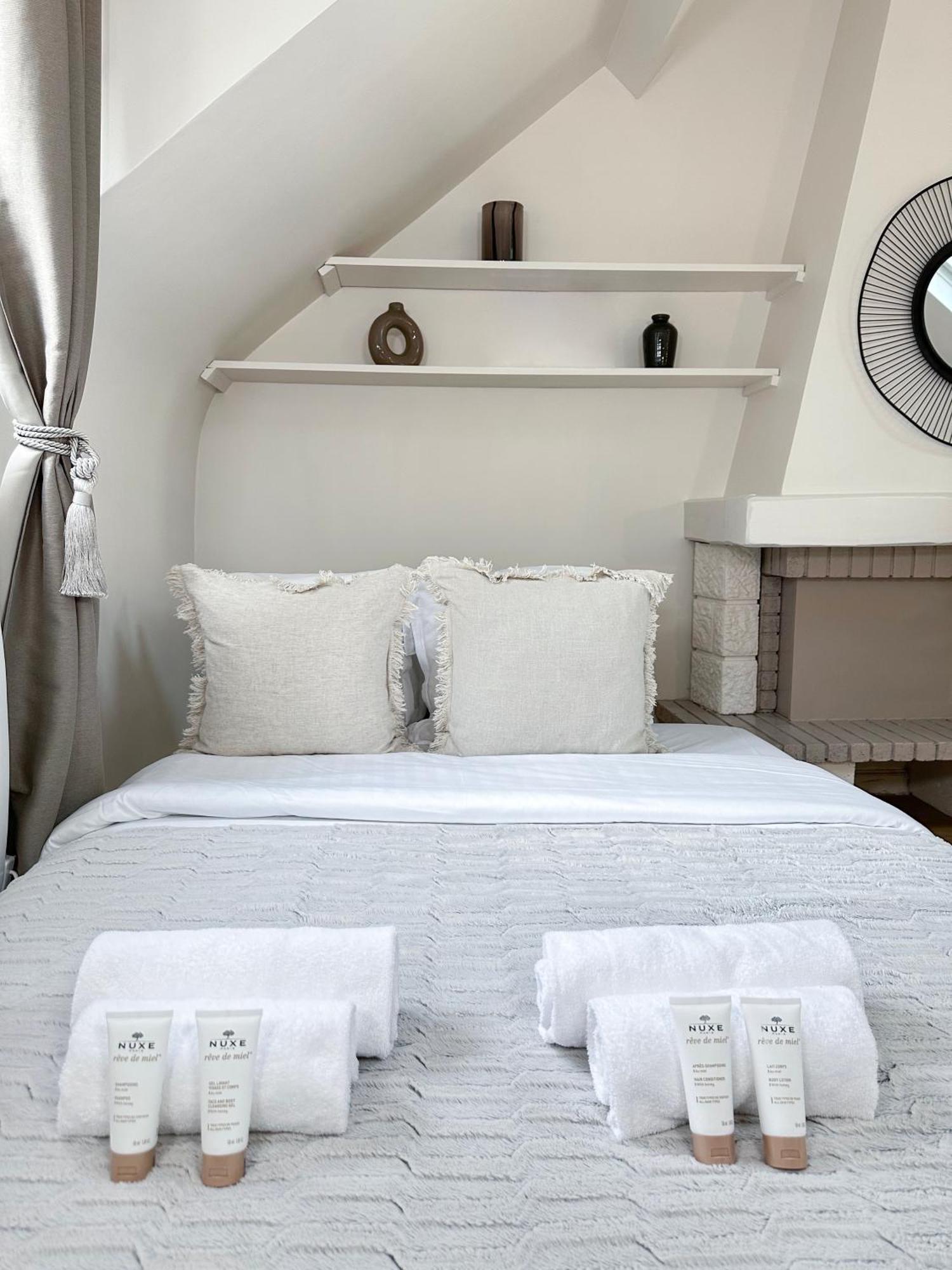 Unique & Beautiful Duplex In Saint-germain * Parijs