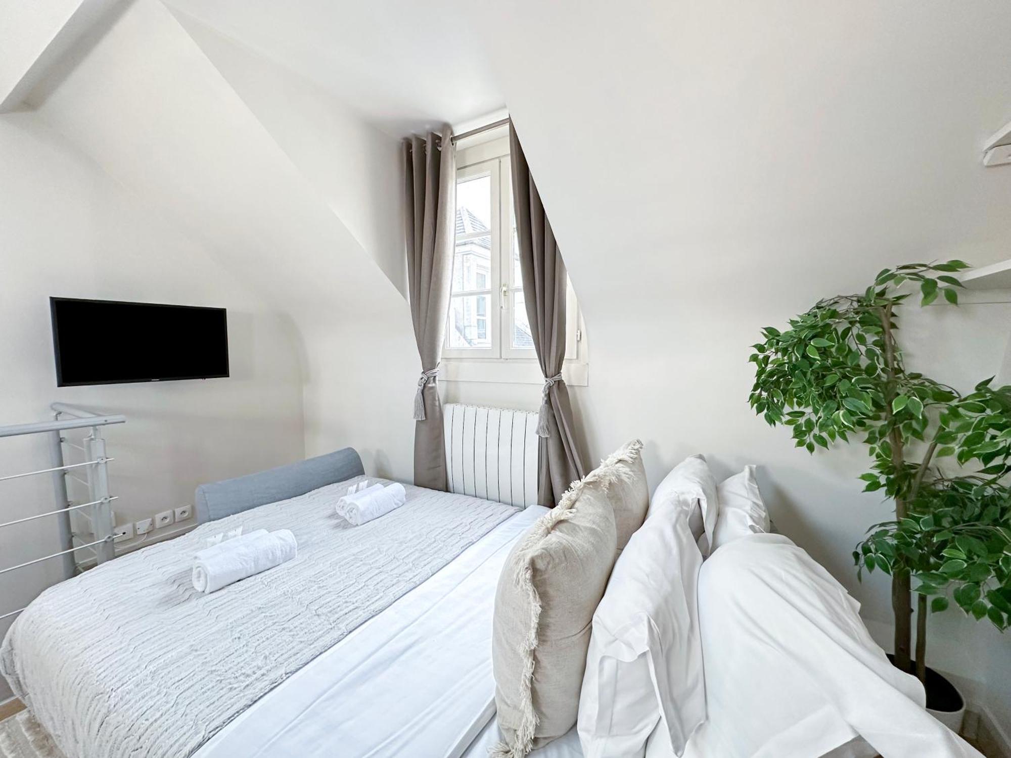 Unique & Beautiful Duplex In Saint-germain Parijs